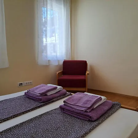 Bright Floor With Free Parking *