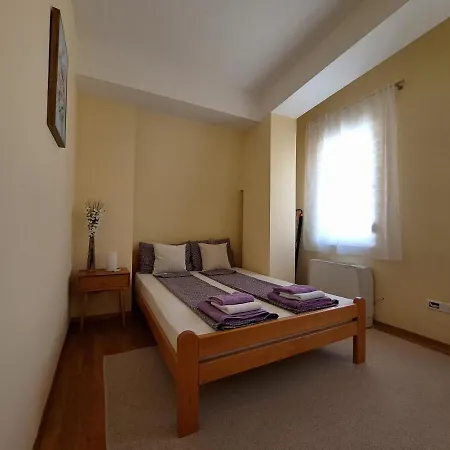 Bright Floor With Free Parking
