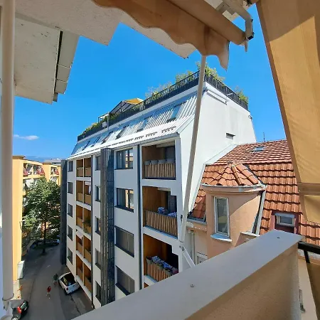 Bright Floor With Free Parking