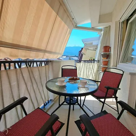 Bright Floor With Free Parking *