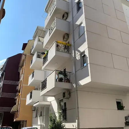 Bright Floor With Free Parking Apartment