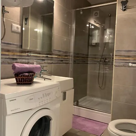 Daire Bright Floor With Free Parking