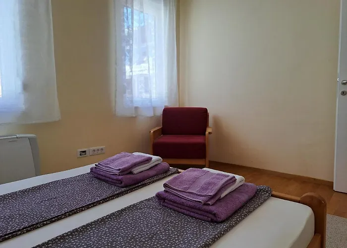 Bright Floor With Free Parking *