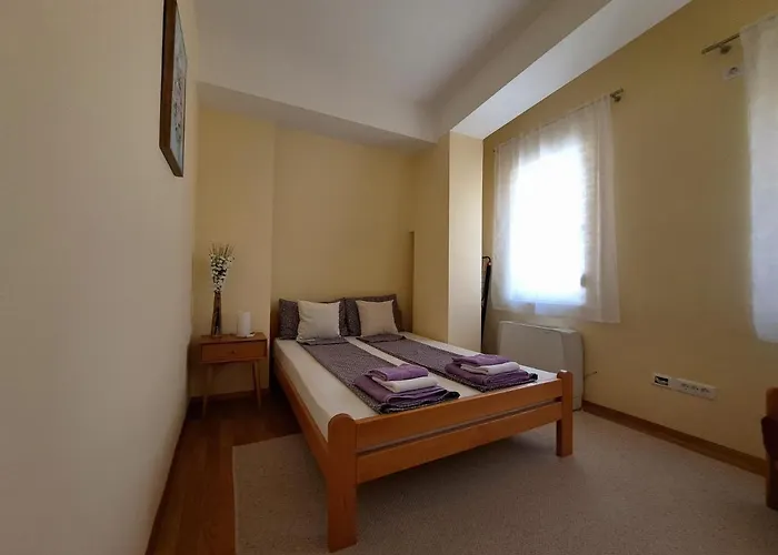 Bright Floor With Free Parking