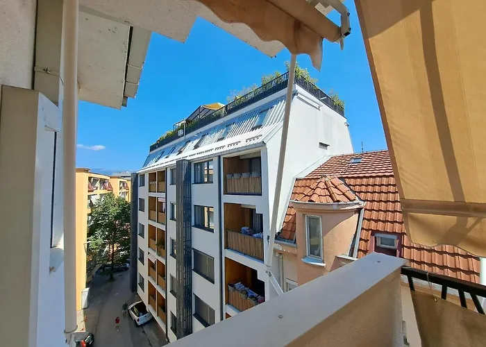 Bright Floor With Free Parking