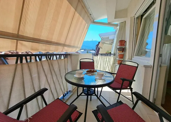 Bright Floor With Free Parking *