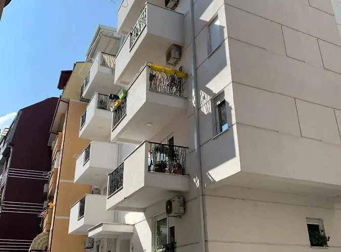 Bright Floor With Free Parking Apartment